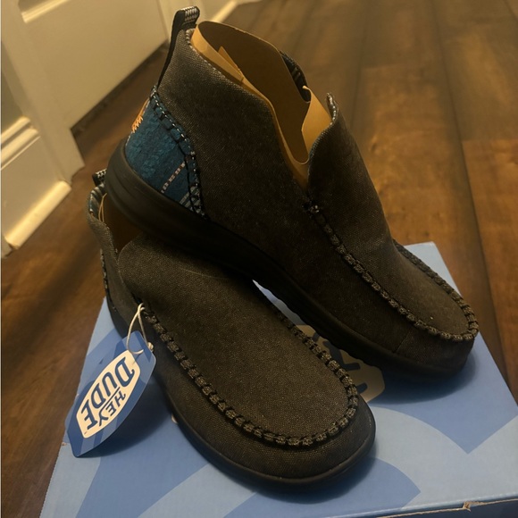 New in the box Hey Dude Denny Crafted Boot - Size 9 - Picture 3 of 4